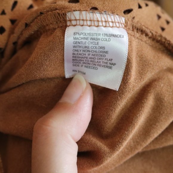 Red Camel Sleeveless Faux Suede Laser Cut Out Scalloped Hem Top - M - Picture 10 of 12